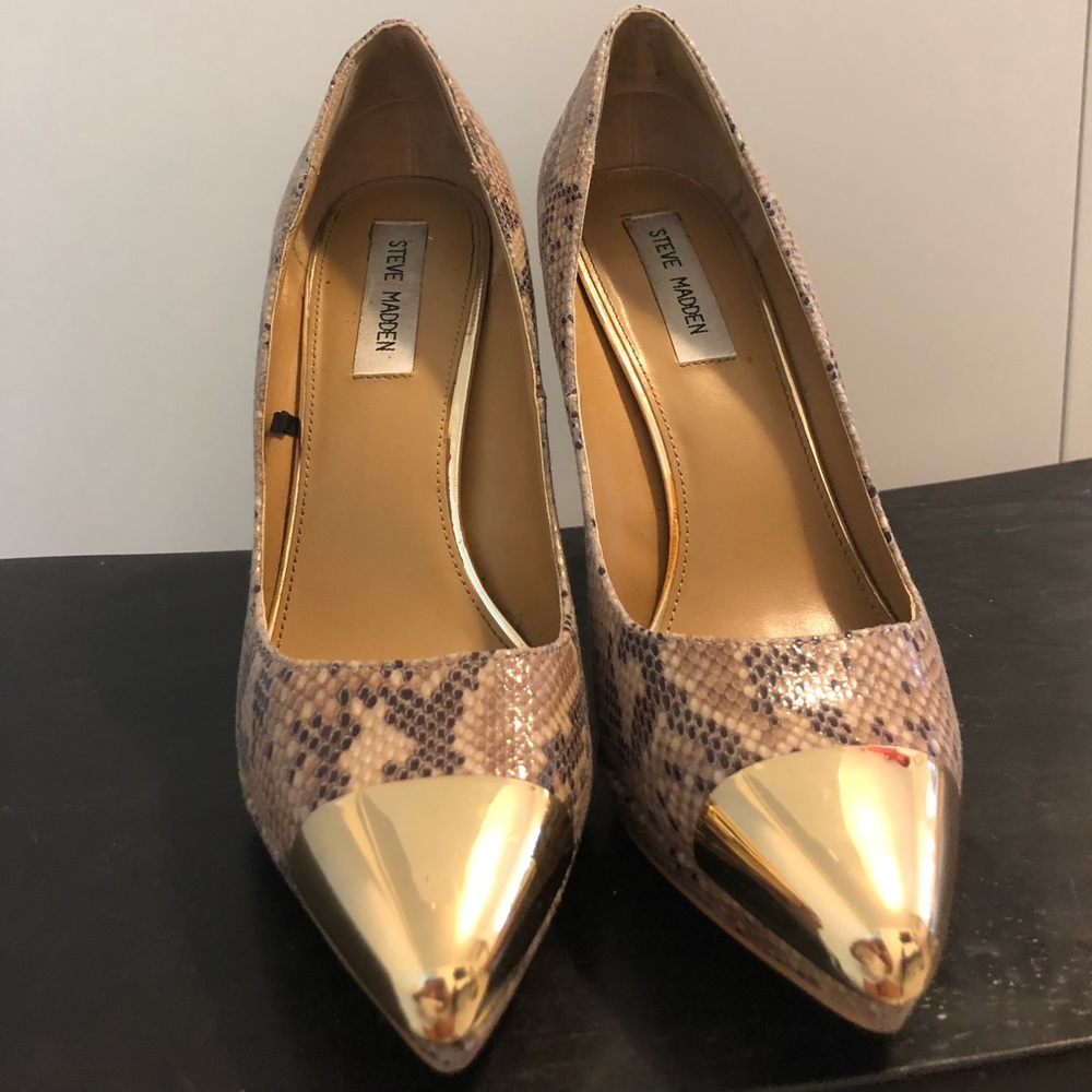 Snake skin & gold metal toe pumps 8.5